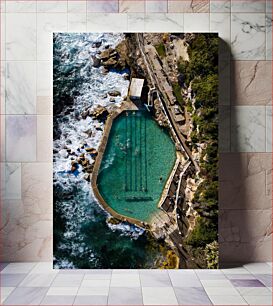 Πίνακας, Aerial View of a Coastal Pool Αεροφωτογραφία μιας παράκτιας πισίνας