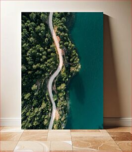 Πίνακας, Aerial view of a winding road by the water Εναέρια άποψη ενός ελικοειδή δρόμου δίπλα στο νερό