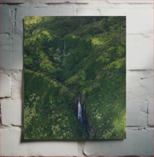 Πίνακας, Aerial View of Waterfall in Lush Green Landscape Εναέρια άποψη του καταρράκτη σε καταπράσινο τοπίο