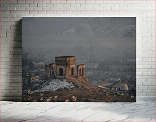 Πίνακας, Ancient Ruins in Misty Cityscape Αρχαία ερείπια στο ομιχλώδες αστικό τοπίο