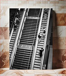 Πίνακας, Black and White Escalator Scene Ασπρόμαυρη σκηνή κυλιόμενης σκάλας