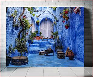 Πίνακας, Blue Alfresco Courtyard with Lush Plants Μπλε υπαίθρια αυλή με καταπράσινα φυτά