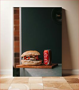 Πίνακας, Burger and Soda on a Wooden Board Μπέργκερ και σόδα σε ξύλινη σανίδα