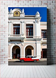 Πίνακας, Classic Car by Historic Building Κλασικό αυτοκίνητο από το ιστορικό κτίριο