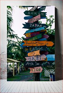 Πίνακας, Colorful Signpost with Directional Arrows Πολύχρωμη πινακίδα με κατευθυντικά βέλη