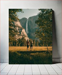 Πίνακας, Couple Admiring a Waterfall Ζευγάρι που θαυμάζει έναν καταρράκτη