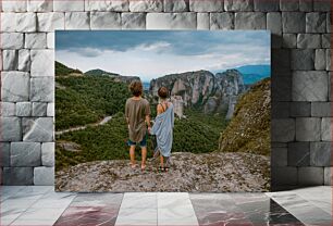 Πίνακας, Couple Overlooking Mountain Scenery Ζευγάρι με θέα το ορεινό τοπίο