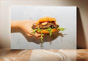 Πίνακας, Delicious Burger in Hand Νόστιμο Burger στο χέρι