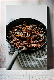 Πίνακας, Delicious Stir-Fry in Cast Iron Skillet Νόστιμο Stir-Fry σε μαντεμένιο τηγάνι