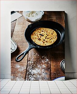 Πίνακας, Flatbread in Skillet on Wooden Table Flatbread σε τηγάνι σε ξύλινο τραπέζι