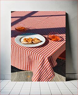 Πίνακας, Gingham Table Setting with Pizza and Wine Τραπέζι Gingham με πίτσα και κρασί