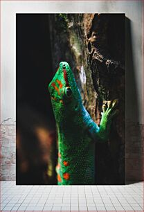 Πίνακας, Green Lizard on Tree Bark Πράσινη σαύρα στο φλοιό δέντρων