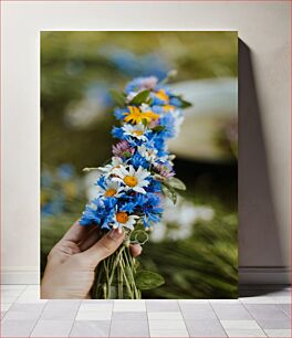 Πίνακας, Hand Holding a Bouquet of Wildflowers Χέρι που κρατά ένα μπουκέτο αγριολούλουδα