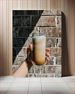 Πίνακας, Hand Holding a Coffee Against a Brick Wall Χέρι που κρατά έναν καφέ ενάντια σε έναν τοίχο από τούβλα