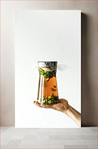 Πίνακας, Hand Holding Infused Beverage Jar Χέρι Κρατώντας Εγχυμένο Βάζο Ποτών