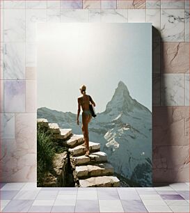 Πίνακας, Hiker in Bikini with Mountain View Πεζοπόρος σε μπικίνι με θέα στο βουνό