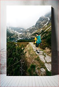 Πίνακας, Hiker in Mountain Landscape Πεζοπόρος στο ορεινό τοπίο