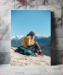 Πίνακας, Hiker Resting on Mountain Πεζοπόρος που ξεκουράζεται στο βουνό