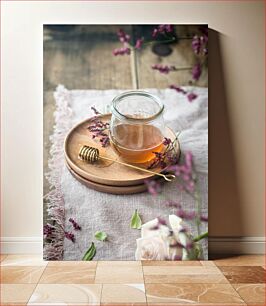 Πίνακας, Honey Jar on Wooden Plate Βάζο μελιού σε ξύλινο πιάτο
