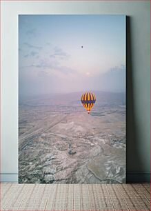 Πίνακας, Hot Air Balloon Over Landscape Μπαλόνι ζεστού αέρα πάνω από το τοπίο