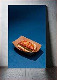 Πίνακας, Hotdog on a Blue Background Χοτ ντογκ σε μπλε φόντο