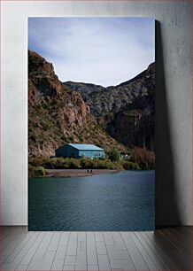 Πίνακας, Lakeside Building in Mountainous Terrain Παραλίμνιο κτίριο σε ορεινό έδαφος