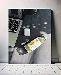 Πίνακας, Laptop with Vitamin C Juice and AirPods Φορητός υπολογιστής με χυμό βιταμίνης C και AirPods