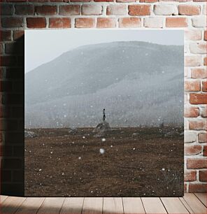 Πίνακας, Lone Figure in Snowy Landscape Μοναχική Φιγούρα στο Χιονισμένο Τοπίο