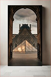 Πίνακας, Louvre Entrance at Dusk Είσοδος του Λούβρου στο σούρουπο