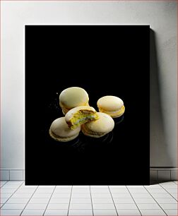 Πίνακας, Macarons on a Black Background Μακαρόν σε μαύρο φόντο