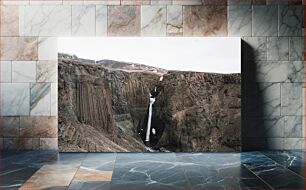 Πίνακας, Majestic Waterfall among Rugged Cliffs Μαγευτικός καταρράκτης ανάμεσα σε απόκρημνους βράχους