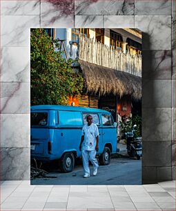 Πίνακας, Man Walking Beside Blue Van Άνδρας που περπατά δίπλα στο μπλε βαν