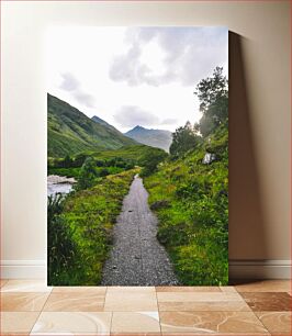 Πίνακας, Mountain Pathway in Green Landscape Ορεινό μονοπάτι σε πράσινο τοπίο