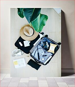 Πίνακας, Packed Suitcase with Travel Essentials Συσκευασμένη βαλίτσα με είδη πρώτης ανάγκης ταξιδιού