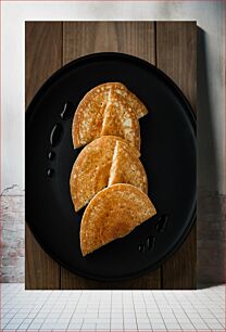 Πίνακας, Pancakes on Black Plate Τηγανίτες σε μαύρο πιάτο