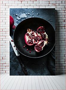 Πίνακας, Pomegranate in Black Bowl Ρόδι σε μαύρο μπολ