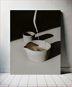 Πίνακας, Pouring Coffee in Morning Light Ρίχνοντας καφέ στο πρωινό φως