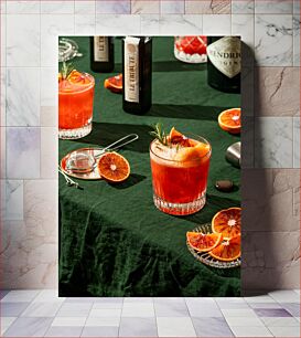 Πίνακας, Refreshing Gin Cocktails with Citrus Garnish Δροσιστικά κοκτέιλ τζιν με γαρνιτούρα εσπεριδοειδών