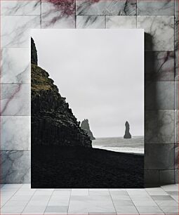 Πίνακας, Rocky Coastline in Overcast Weather Βραχώδης ακτογραμμή σε συννεφιασμένο καιρό