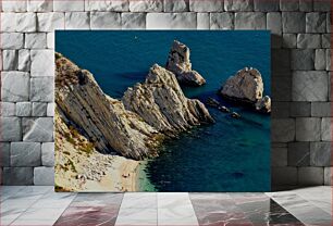 Πίνακας, Rocky Coastline with Clear Blue Water Βραχώδης ακτογραμμή με καταγάλανα νερά