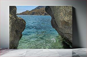 Πίνακας, Rocky Shoreline with Clear Blue Water Βραχώδης ακτογραμμή με καταγάλανα νερά