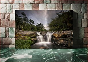 Πίνακας, Serene Waterfall Γαλήνιος καταρράκτης