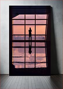 Πίνακας, Silhouette Against Cityscape at Sunset Σιλουέτα ενάντια στο αστικό τοπίο στο ηλιοβασίλεμα