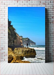 Πίνακας, Solitary Explorer on Sea Cliff Μοναχικός εξερευνητής στο Sea Cliff