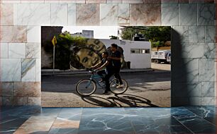 Πίνακας, Street Mural and Cyclists Τοιχογραφία δρόμου και Ποδηλάτες