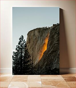 Πίνακας, Sunset Glow on Mountain Cliff Λάμψη ηλιοβασιλέματος στον βράχο του βουνού