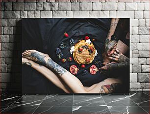 Πίνακας, Tattooed Couple with Pancakes and Fruits Ζευγάρι με τατουάζ με τηγανίτες και φρούτα