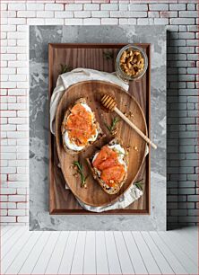 Πίνακας, Toast with Smoked Salmon and Cream Cheese Τοστ με καπνιστό σολομό και τυρί κρέμα