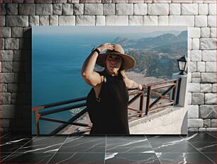 Πίνακας, Woman Enjoying Scenic View Γυναίκα που απολαμβάνει τη γραφική θέα