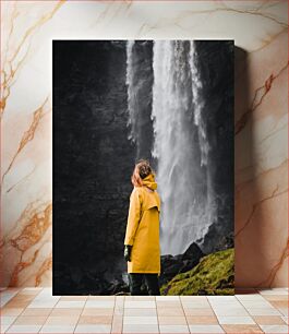 Πίνακας, Woman in Yellow Raincoat by the Waterfall Γυναίκα με κίτρινο αδιάβροχο δίπλα στον καταρράκτη